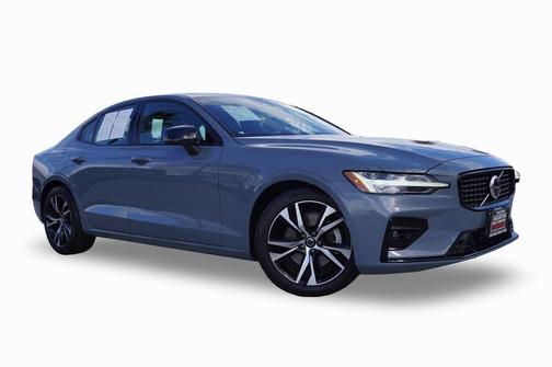 2024 Volvo S60 B5 Core Dark Theme