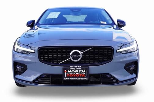 2024 Volvo S60 B5 Core Dark Theme