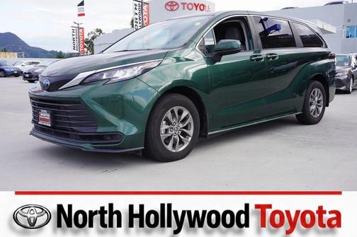 2023 Toyota Sienna LE