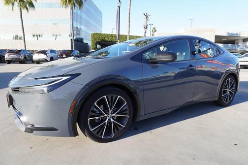 2025 Toyota Prius XLE