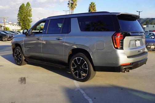 2025 Chevrolet Suburban RST