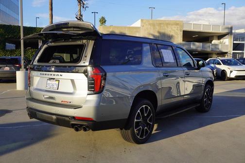 2025 Chevrolet Suburban RST