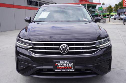 Deep Black Pearl 2022 Volkswagen Tiguan 2.0T SE