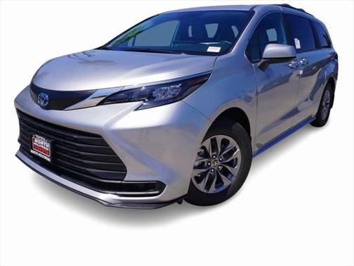2025 Toyota Sienna LE