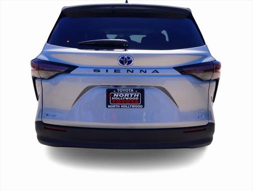 2025 Toyota Sienna LE