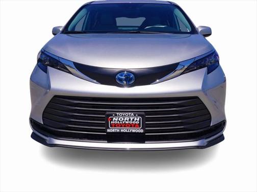 2025 Toyota Sienna LE