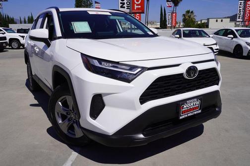 Ice Cap 2025 Toyota RAV4 XLE