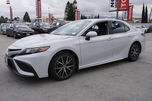 Ice Edge 2023 Toyota Camry SE