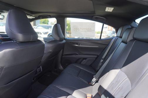 Wind Chill Pearl [extra_cost_color] 2026 Toyota Camry XSE