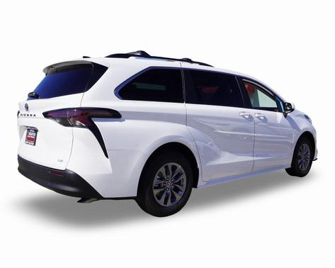 2025 Toyota Sienna LE