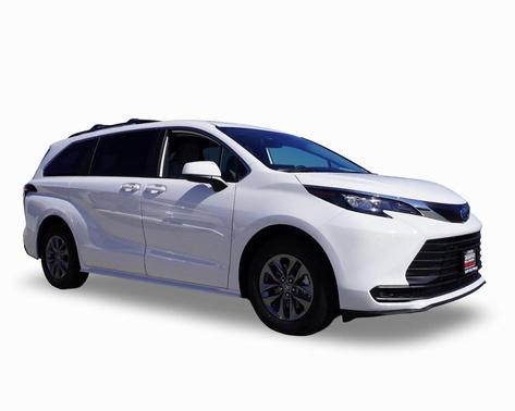 2025 Toyota Sienna LE