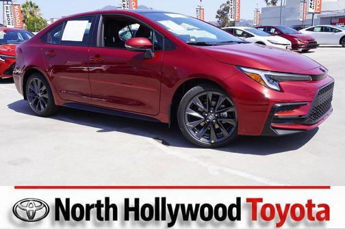 Ruby Flare Pearl/Midnight Black Metallic 2026 Toyota Corolla XSE