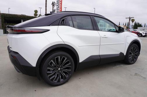 Wind Chill Pearl with Midnight Black Metallic roof [extra_cost_c 2026 Toyota C-HR XSE