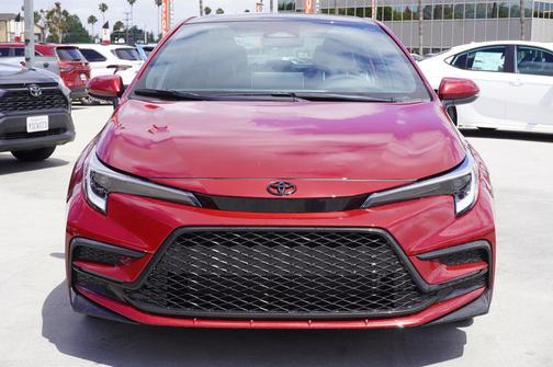 Ruby Flare Pearl/Midnight Black Metallic 2026 Toyota Corolla XSE