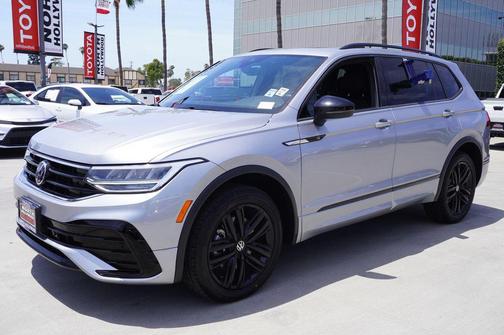 Pyrite Silver Metallic 2022 Volkswagen Tiguan 2.0T SE R-Line Black