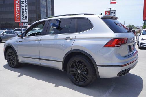 Pyrite Silver Metallic 2022 Volkswagen Tiguan 2.0T SE R-Line Black