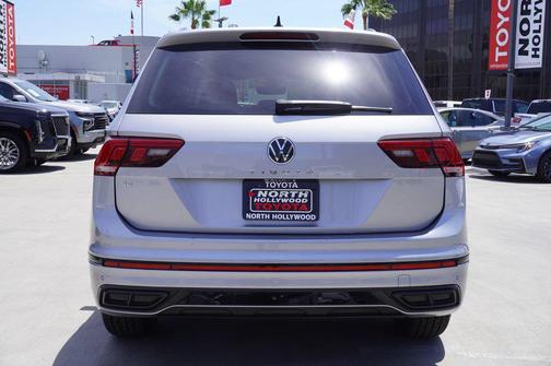 Pyrite Silver Metallic 2022 Volkswagen Tiguan 2.0T SE R-Line Black