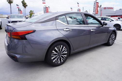 Gun Metallic 2024 Nissan Altima 2.5 SV