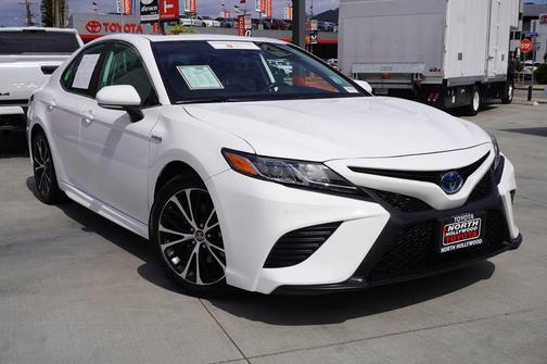 Super White 2020 Toyota Camry SE