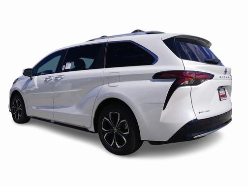 2025 Toyota Sienna Platinum 7 Passenger