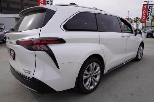 2024 Toyota Sienna Platinum