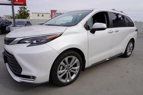 2024 Toyota Sienna Platinum