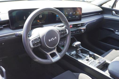 Snow White Pearl 2025 Kia K5 LXS