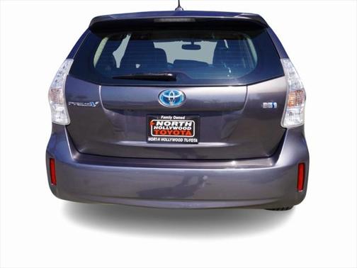 2014 Toyota Prius v Five