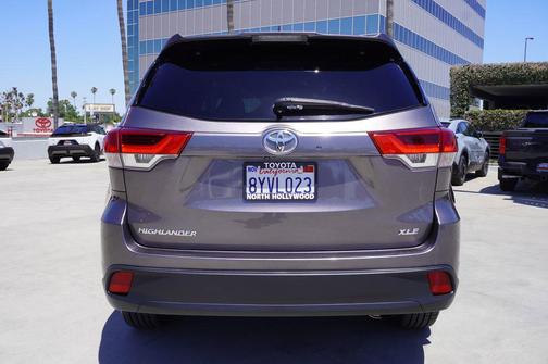 Predawn Gray Mica 2018 Toyota Highlander XLE