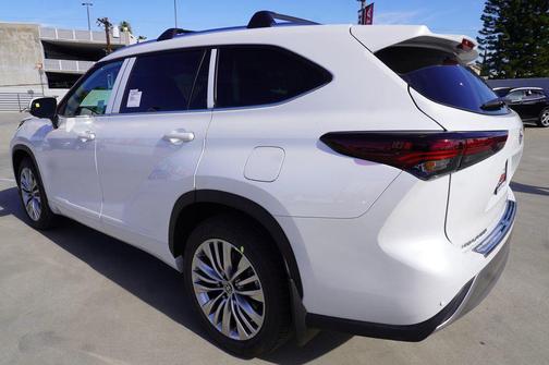 2026 Toyota Highlander Platinum