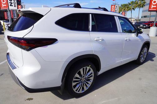 2026 Toyota Highlander Platinum