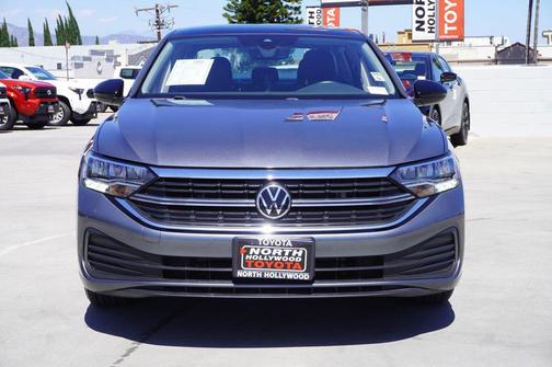 Platinum Gray Metallic 2023 Volkswagen Jetta 1.5T SE