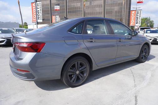 Platinum Gray Metallic 2023 Volkswagen Jetta 1.5T SE