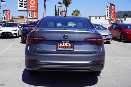 Platinum Gray Metallic 2023 Volkswagen Jetta 1.5T SE