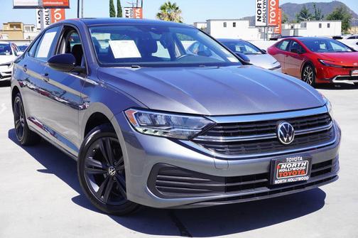 Platinum Gray Metallic 2023 Volkswagen Jetta 1.5T SE