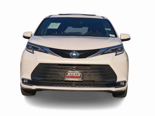2021 Toyota Sienna Platinum 7 Passenger