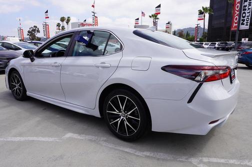 Ice Edge 2024 Toyota Camry SE