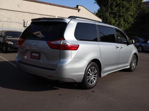 2019 Toyota Sienna XLE