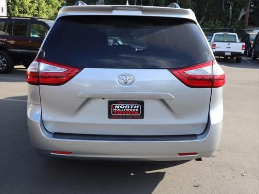 2019 Toyota Sienna XLE