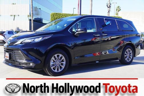 2025 Toyota Sienna XLE