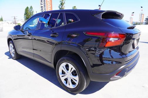 Mosaic Black Metallic 2025 Chevrolet Trax LS