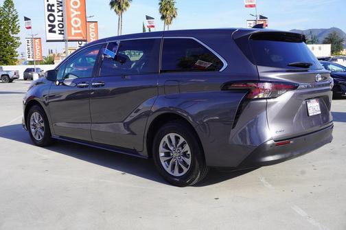 2025 Toyota Sienna XLE