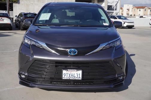 2025 Toyota Sienna XLE