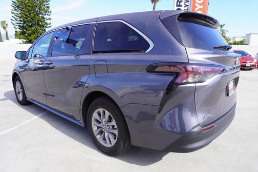 2025 Toyota Sienna XLE