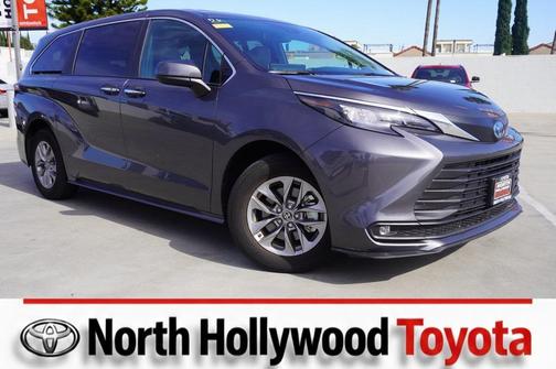 2025 Toyota Sienna XLE