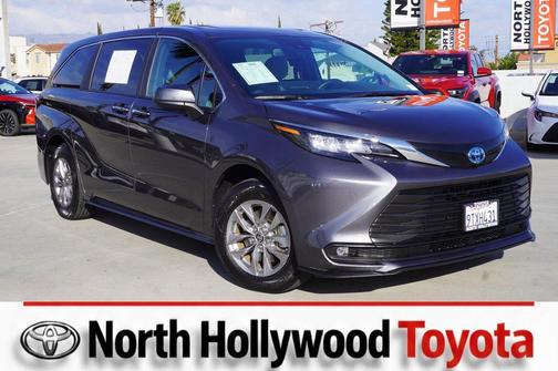 2025 Toyota Sienna XLE