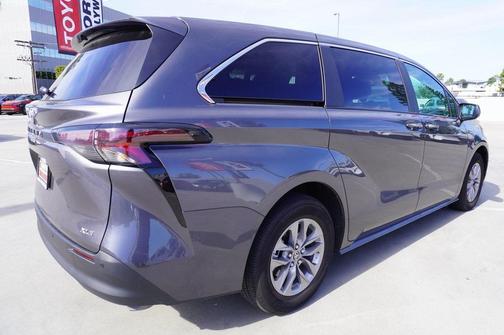 2025 Toyota Sienna XLE