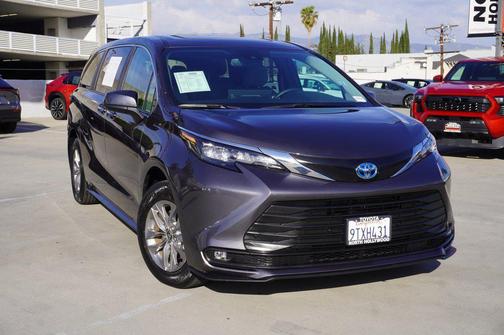 2025 Toyota Sienna XLE