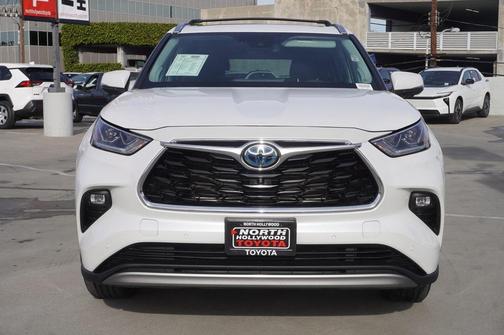 2023 Toyota Highlander Hybrid Platinum