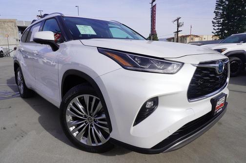 2023 Toyota Highlander Hybrid Platinum